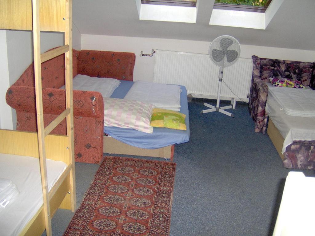 Ifi Hostel Pecs Phòng bức ảnh